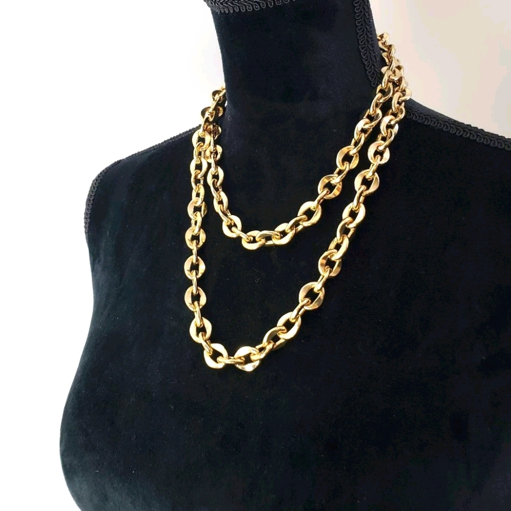 Gold Toned Link Necklace 🤩 - Picture 2 of 8